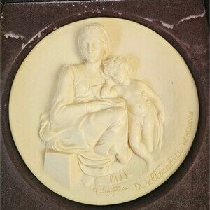 NEW Pensive Madonna 3D Collector Plate Hand Made in Italy 1978 Ivory Alabaster